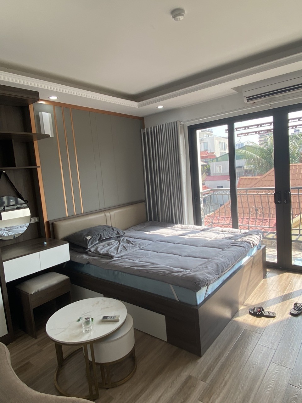 Cho thuê Căn chung cư mini full đồ tại Ngõ 193 Trích Sài. Ban công View hồ cực thoáng. Chỉ 7tr 2