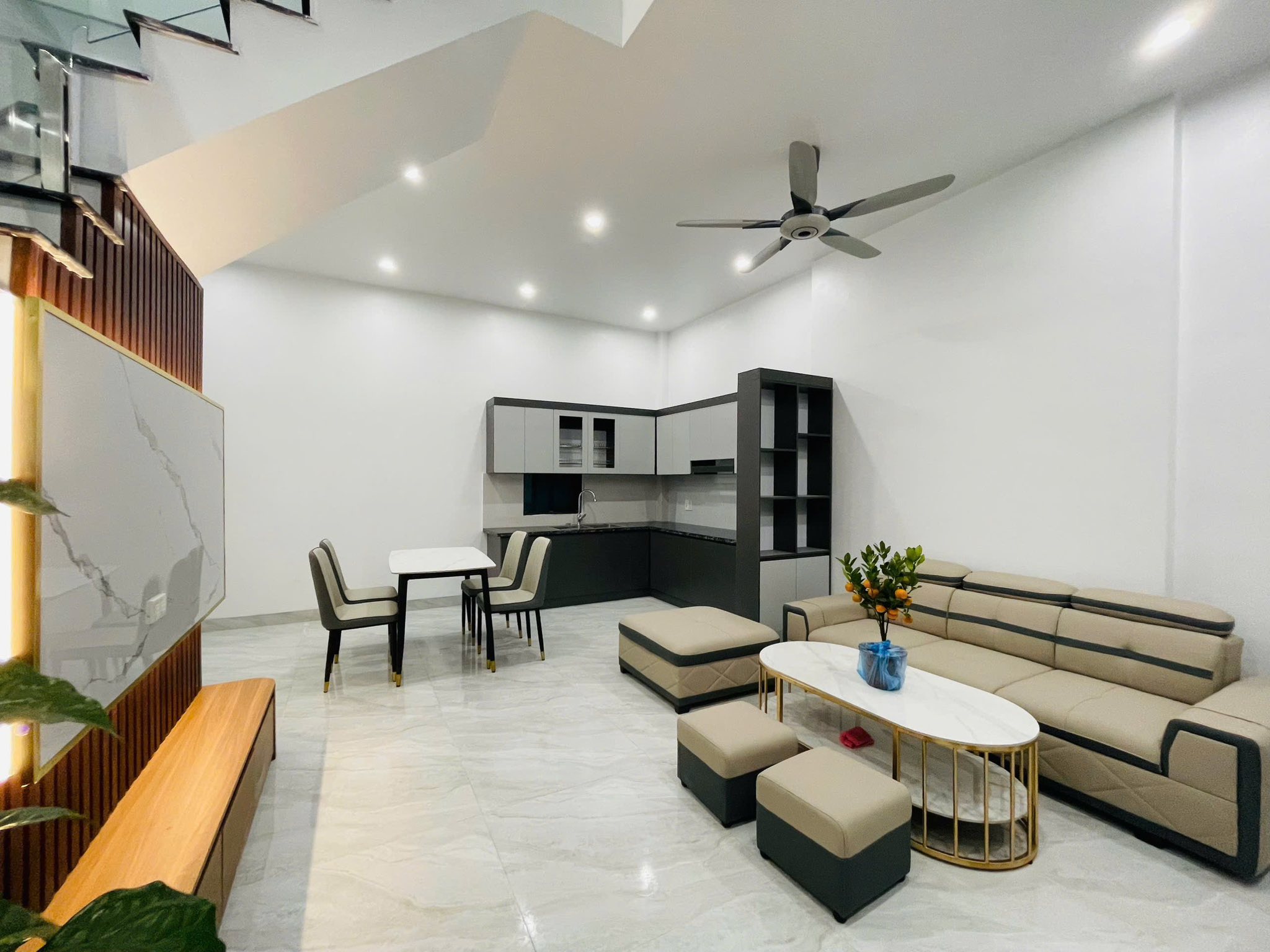 Bán căn nhà 3 tầng ngõ phố Phan Chu Trinh, ph Nhị Châu, TP HD, 42m2, mt 5m, 3 ngủ, 3 vs 2