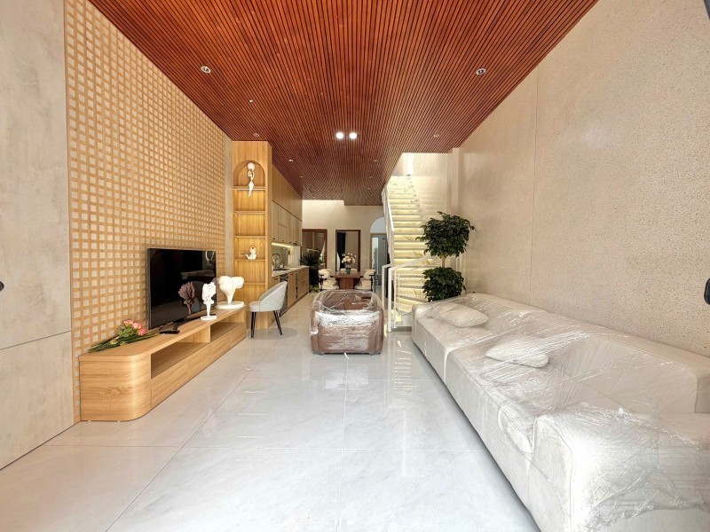 Bán nhà Trần Đình Tri 70m2 2 tầng 2 mê đúc full nội thất giá 4.88 tỷ sát biển