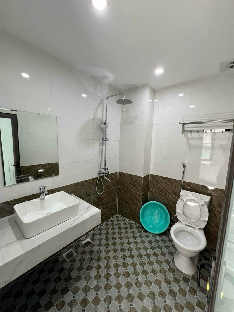 Chính chủ bán căn góc 38,6m2 nhà 5 tầng, 8 phòng ngủ tại ngõ 9 Phố Ô Cách. Dòng tiền 24tr/tháng 2