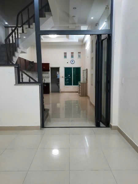 NHÀ NGUYÊN CĂN NGAY ĐƯỜNG SỐ 35 THÔNG RA CHỢ HIÊP BINH 5M x 18M TRET 1LAU 2PN GIÁ 11TR 2