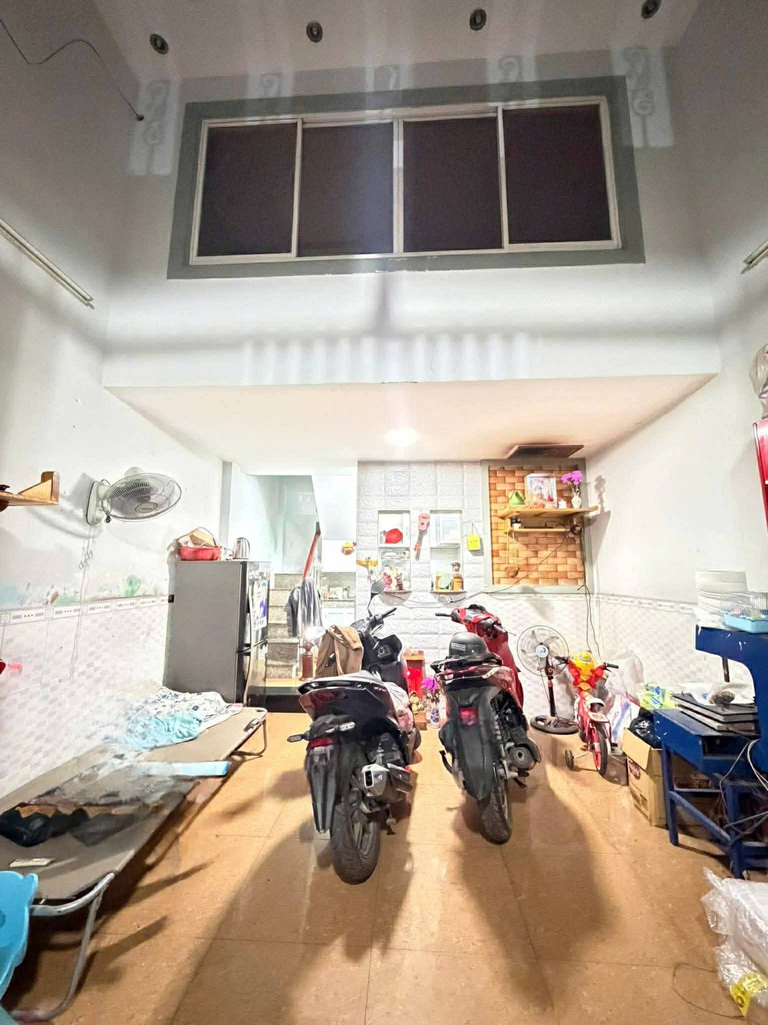 GIÁP MÃ LÒ HẺM XE HƠI 28M2 3 TẦNG ĐÚC 2PN 2WC CHỈ 3.98 TỶ 2