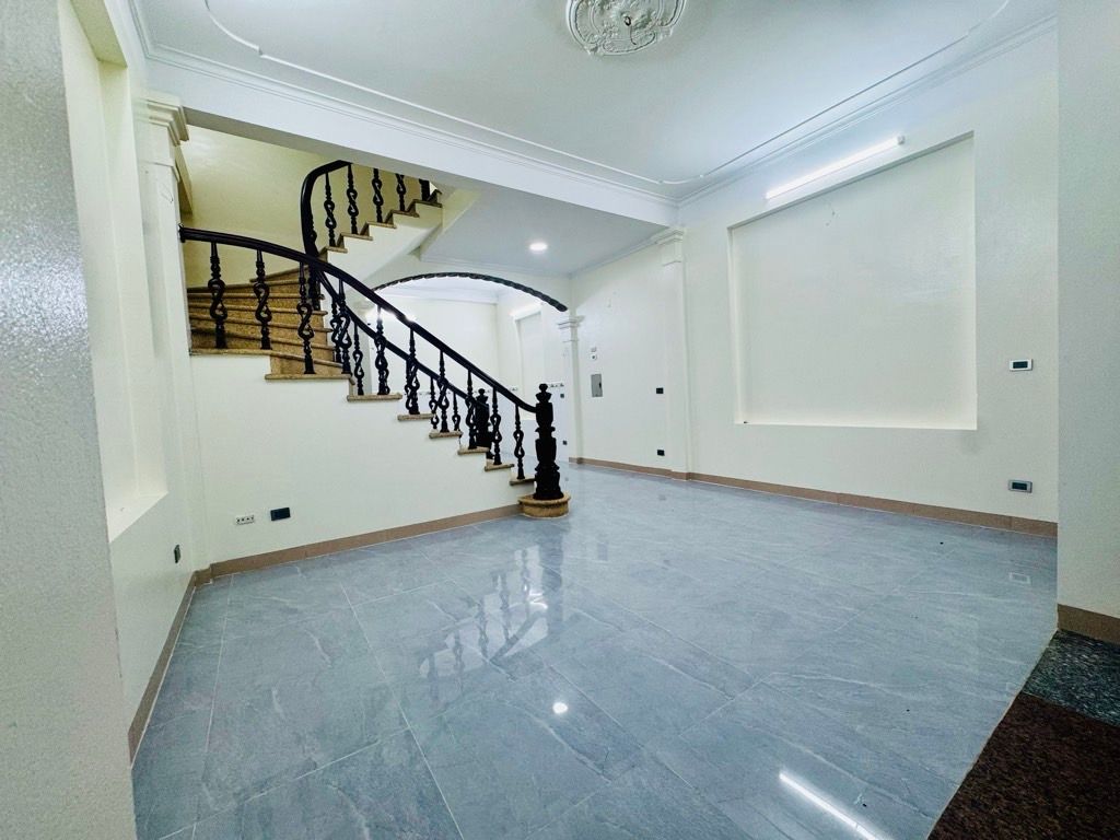 Cần bán Nhà mặt tiền đường Yên Sở, Phường Yên Sở, Diện tích 55m², Giá 17.5 Tỷ