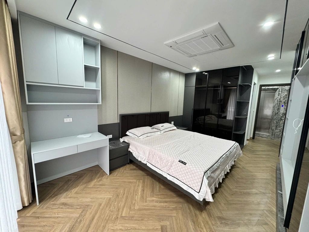 Bán nhà ngõ 548 Nguyễn Văn Cừ 35m x 6T gara, thang máy, oto thông kinh doanh giá nhỉnh 18t còn tl 4