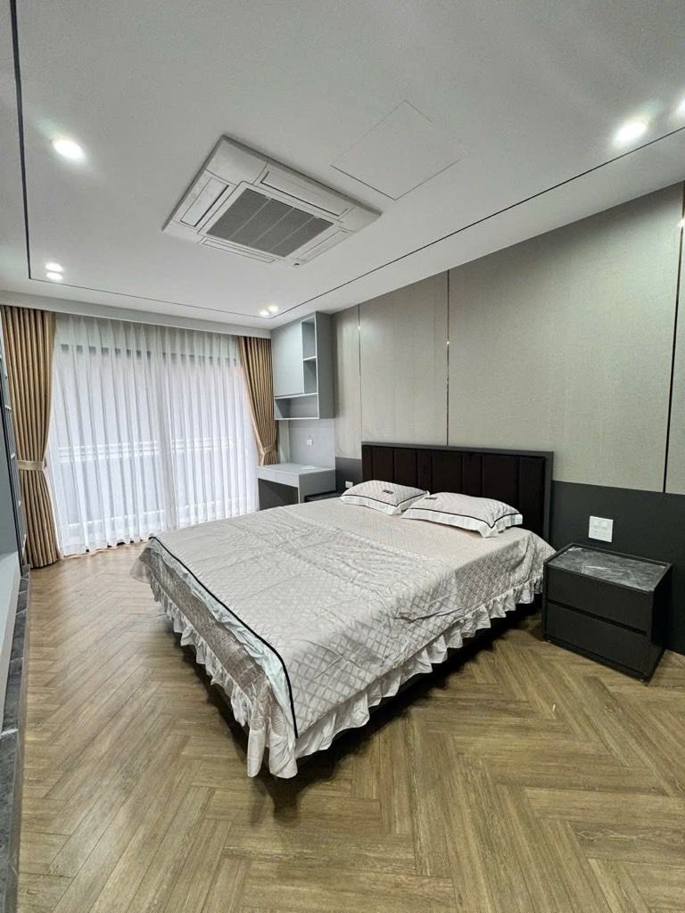 Bán nhà ngõ 548 Nguyễn Văn Cừ 35m x 6T gara, thang máy, oto thông kinh doanh giá nhỉnh 18t còn tl 3