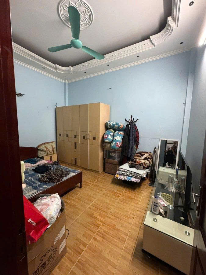 Bán nhà 4 tầng mặt phố lớn Quang Trung, 100m2, mặt tiền rộng 4m, vị trí đẹp, kinh doanh sầm uất, 3