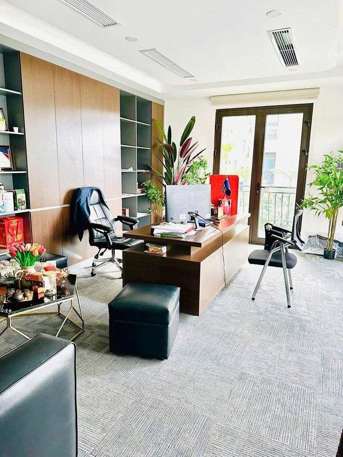 Bán tòa nhà 8 tầng mặt phố Nguyễn Thanh Bình, 205m2, mặt tiền 28m, lô góc, thang máy, kinh doanh 3