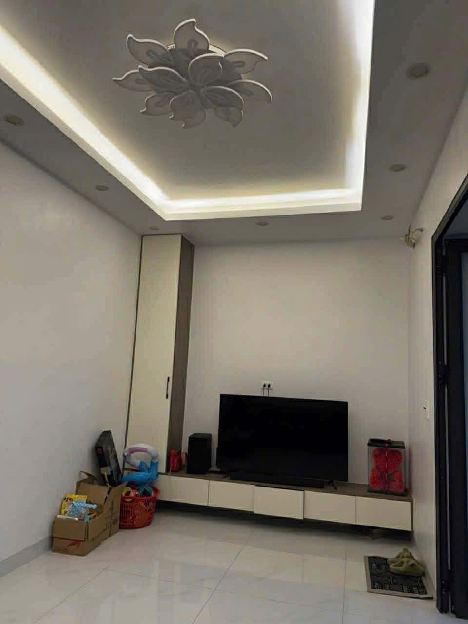 Bán căn nhà 3.5 tầng ngõ phố Phan Chu Trinh, ph Nhị Châu, TP HD, 50m2, mt 5.12m, 3 ngủ 4
