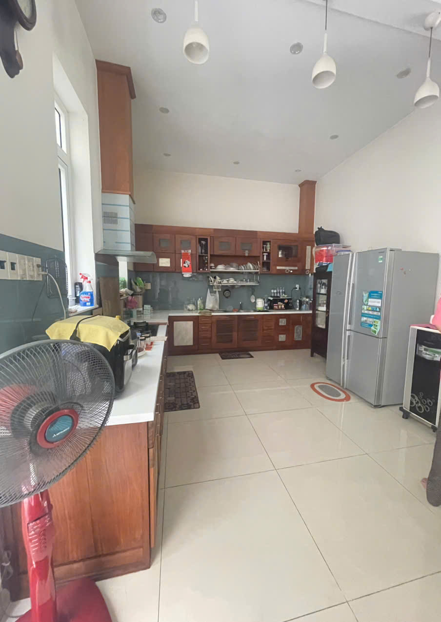 Bán nhà Quận 7 đường số 45 Tân Quy cũ dt 8x18m 2 lầu áp mái giá 33 tỷ 4