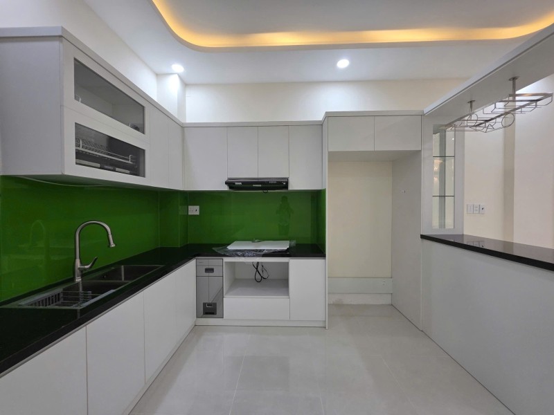 Bán nhà mặt phố Kha Vạn Cân, Linh Trung, Thủ Đức, TP HCM. DT 120m2, 2 tầng. Giá 10.1 tỷ, SHR. 3