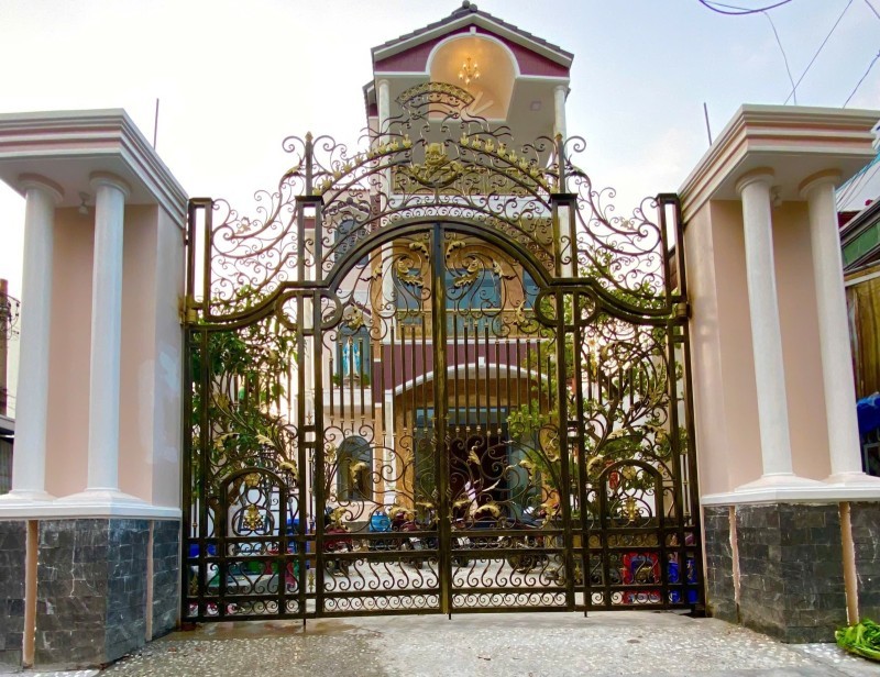 Bán Biệt Thự sân vườn, Tam Phú, Thủ Đức, TP HCM. DT  293m2, 3 tầng. Giá 11.9 Tỷ, Sổ Hồng, LH: 5