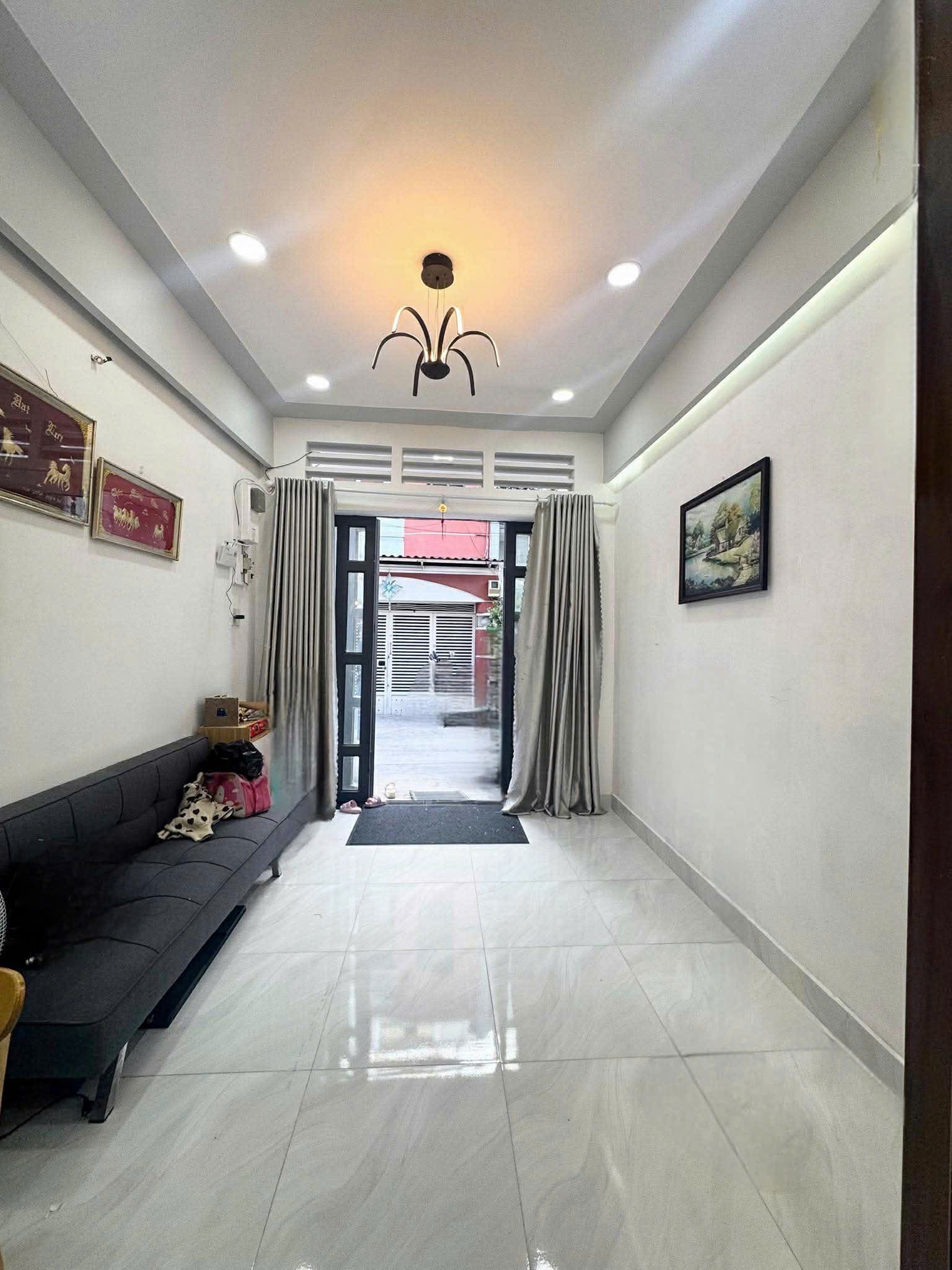 XE HƠI ĐỖ CỬA NGUYỄN SƠN 25M2 2 TẦNG 2PN 2WC SHR CHỈ 3.79 TỶ 2