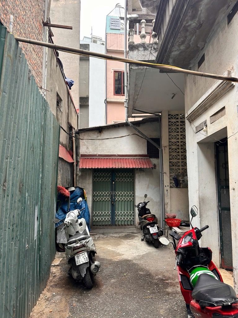 Duy nhất 1 căn ! chỉ nhỉnh 3 tỷ nhà c4 Nguyễn Văn Cừ, oto gần, sổ đỏ cất két. 4