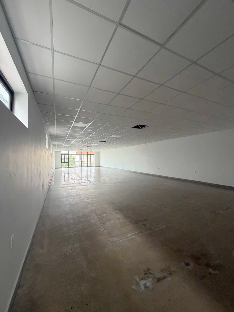 Cho thuê căn nhà mặt đường Lê Thanh Nghị, TP HD, 260m2, mặt tiền 8.5m, thang máy, KD tốt 5