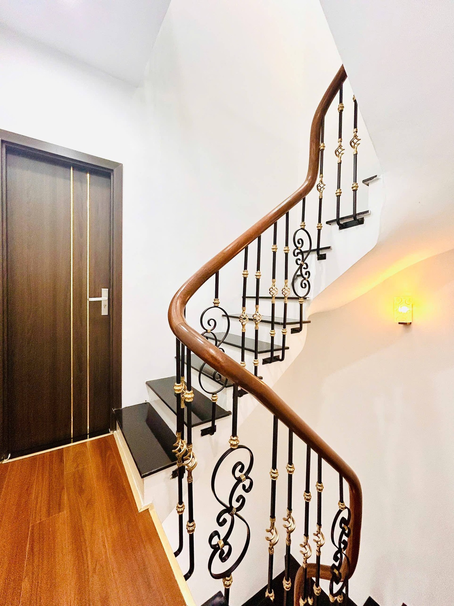 Bán nhà đẹp 33 m2 full nội thất 109 Quan Nhân 4