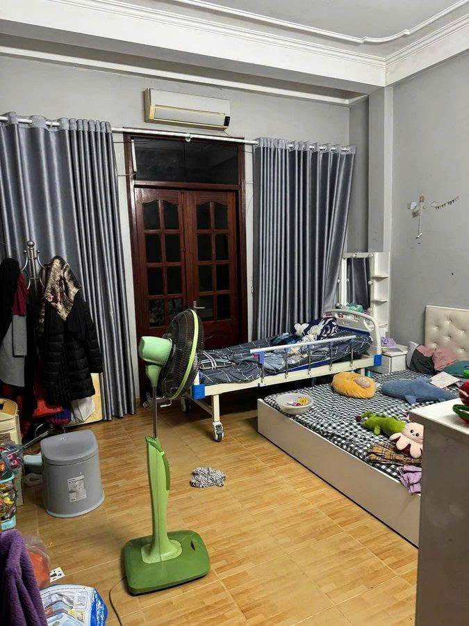 Bán nhà 4 tầng mặt phố lớn Quang Trung, 100m2, mặt tiền rộng 4m, vị trí đẹp, kinh doanh sầm uất, 4