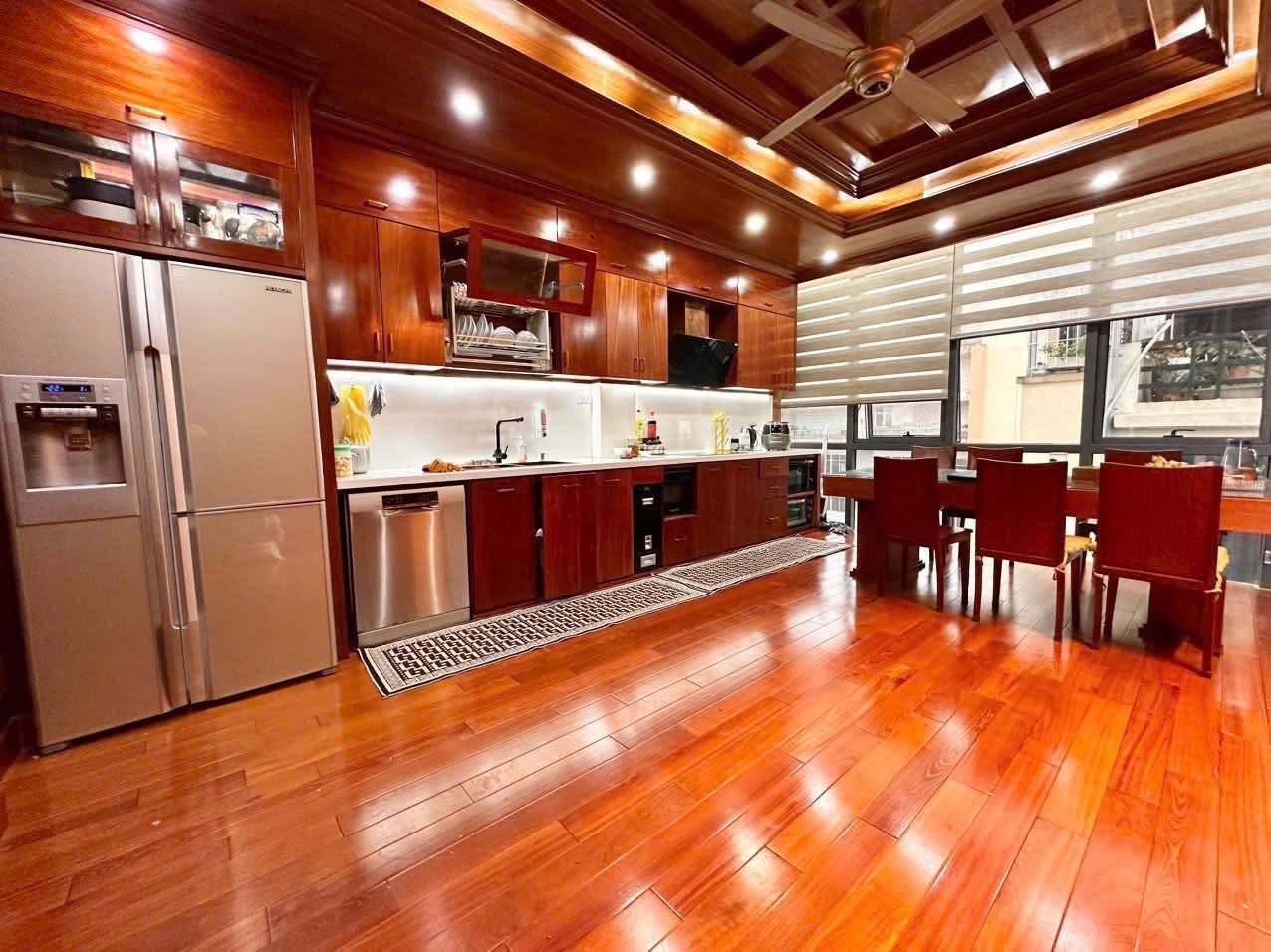 Bán nhà 9 tầng thang máy mặt phố Giáp Nhất 4