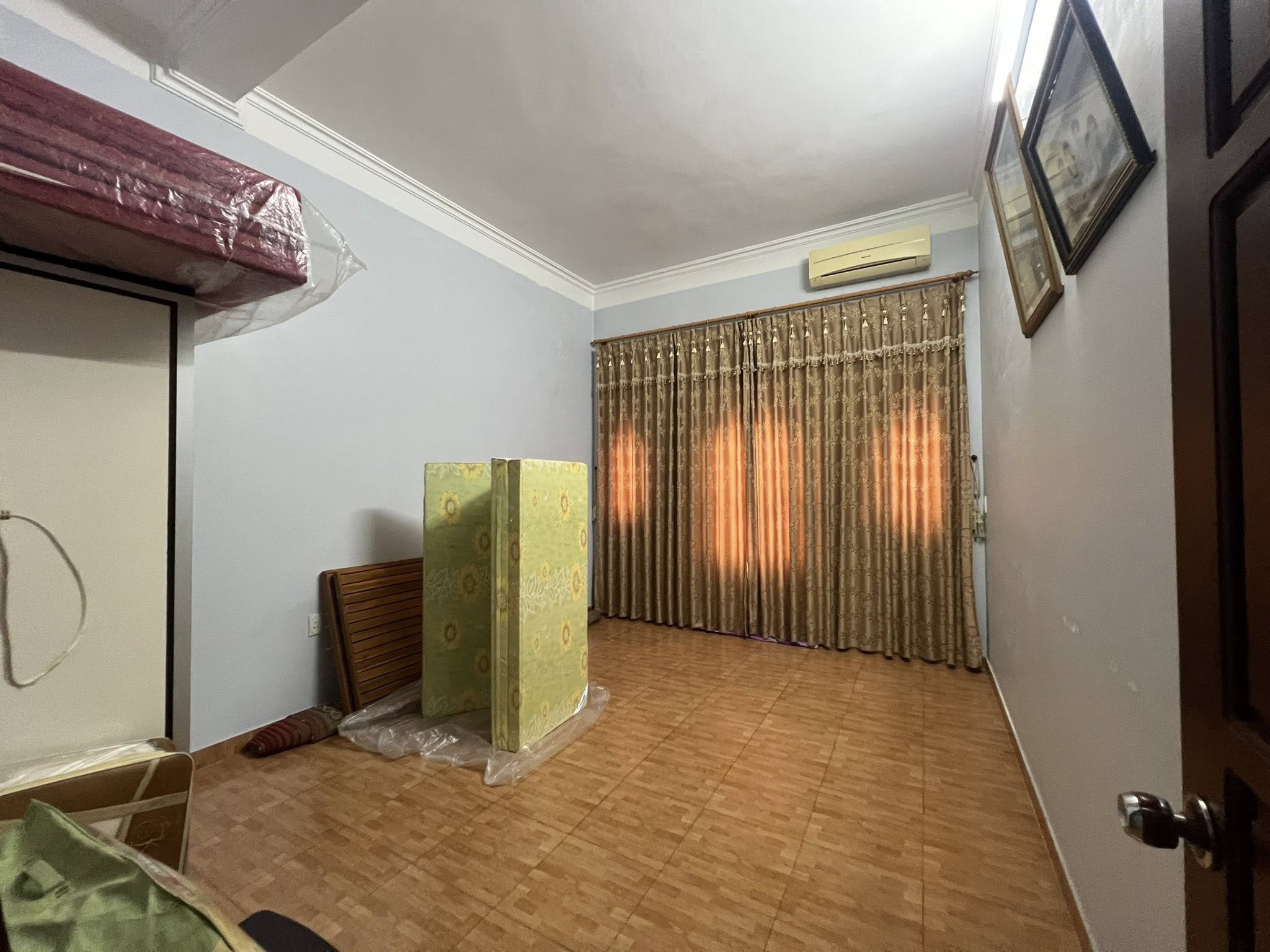 Bán căn nhà mặt phố Khu Đông Nam Cường, TP HD, 72m2, 4 tầng, 5 ngủ, 3 vs, mt 4m, 5.x tỷ 5