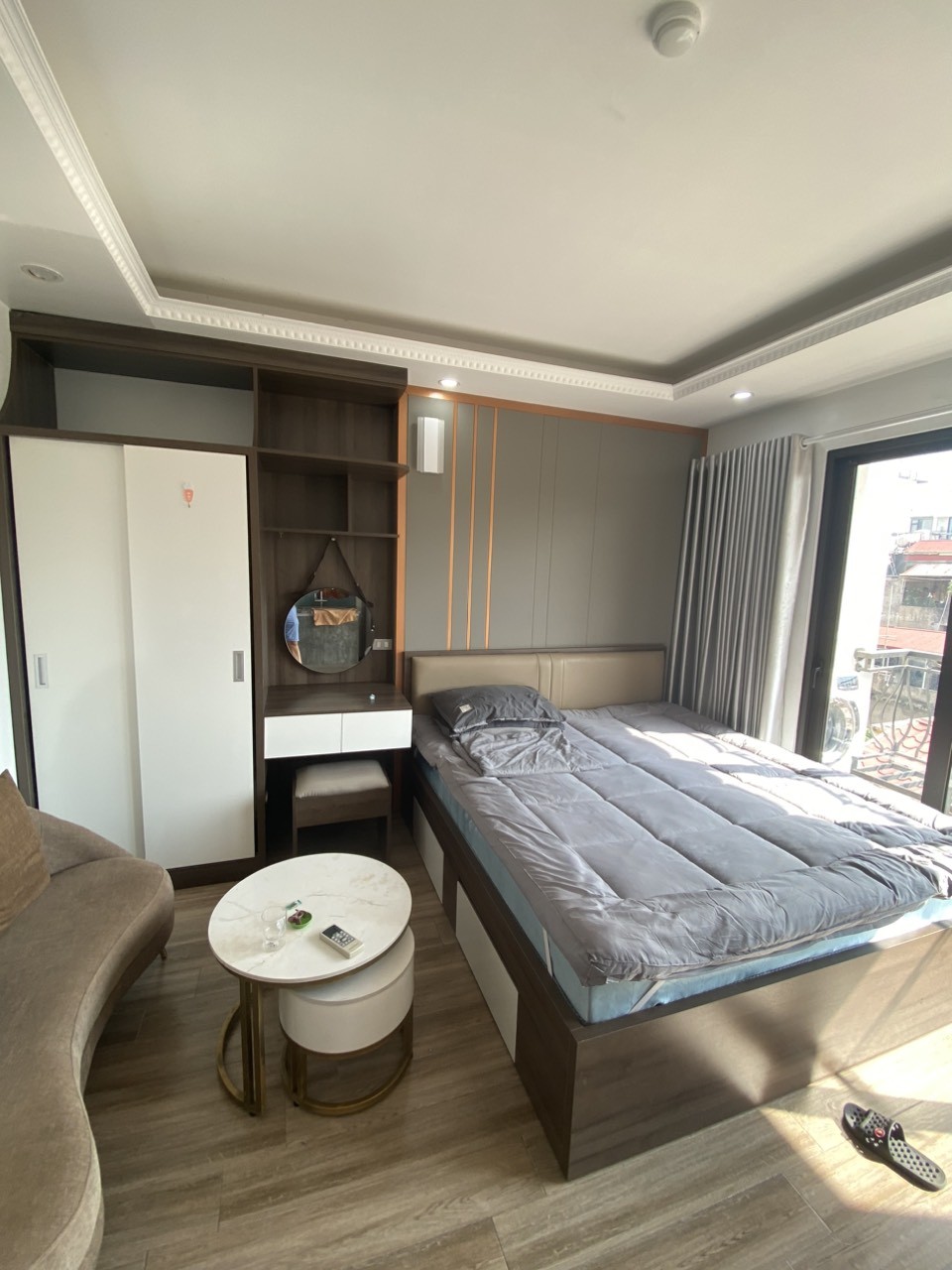 Cho thuê Căn chung cư mini full đồ tại Ngõ 193 Trích Sài. Ban công View hồ cực thoáng. Chỉ 7tr 4