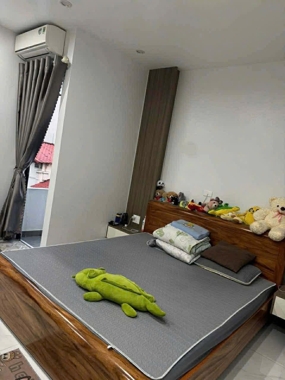 Bán căn nhà 3.5 tầng ngõ phố Phan Chu Trinh, ph Nhị Châu, TP HD, 50m2, mt 5.12m, 3 ngủ 5