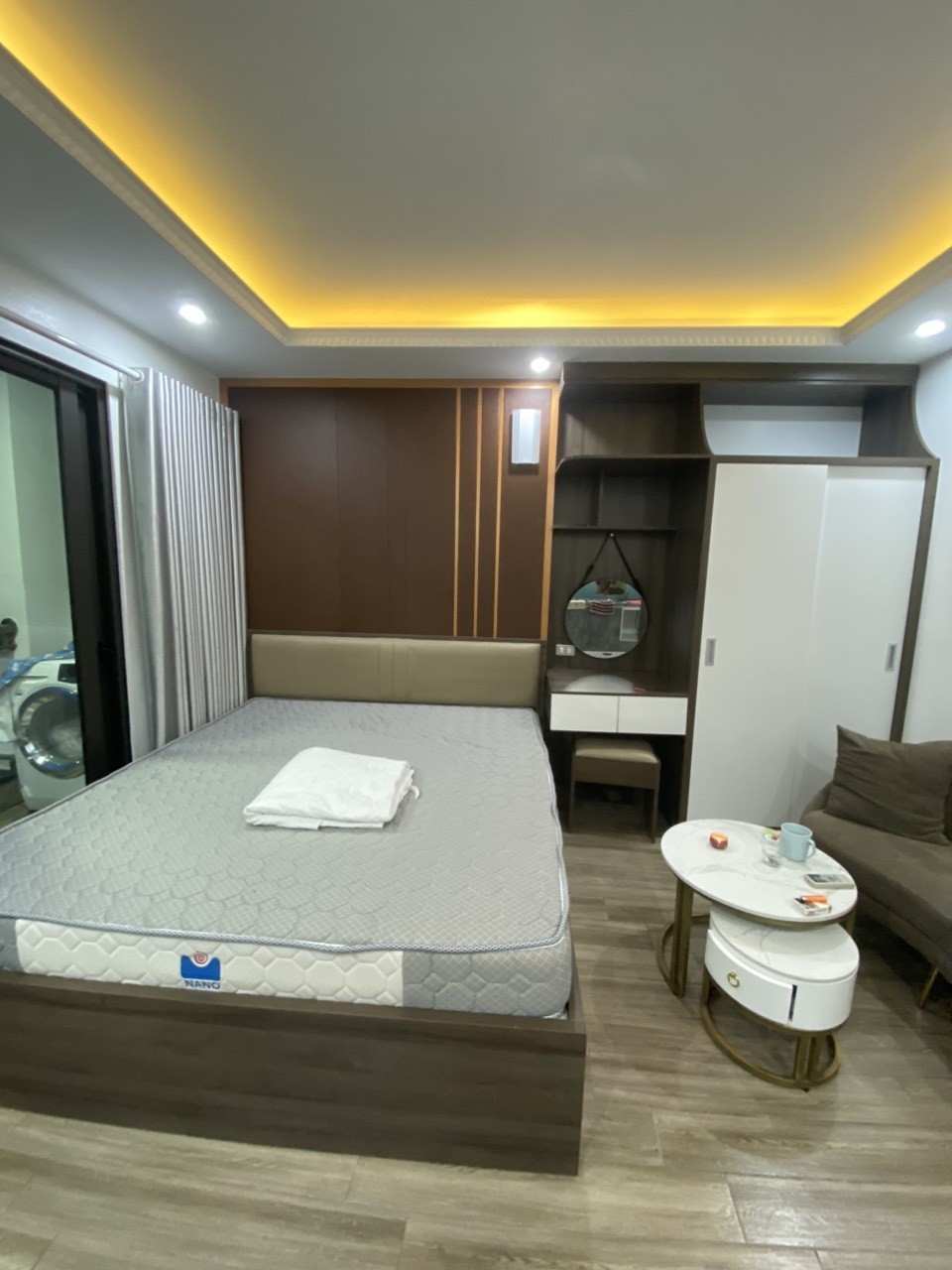 Cho thuê Căn hộ Apartment tại Ngõ 193 Trích Sài, Tây Hồ.  Ban công rộng thoáng. Chỉ 6.5tr 4