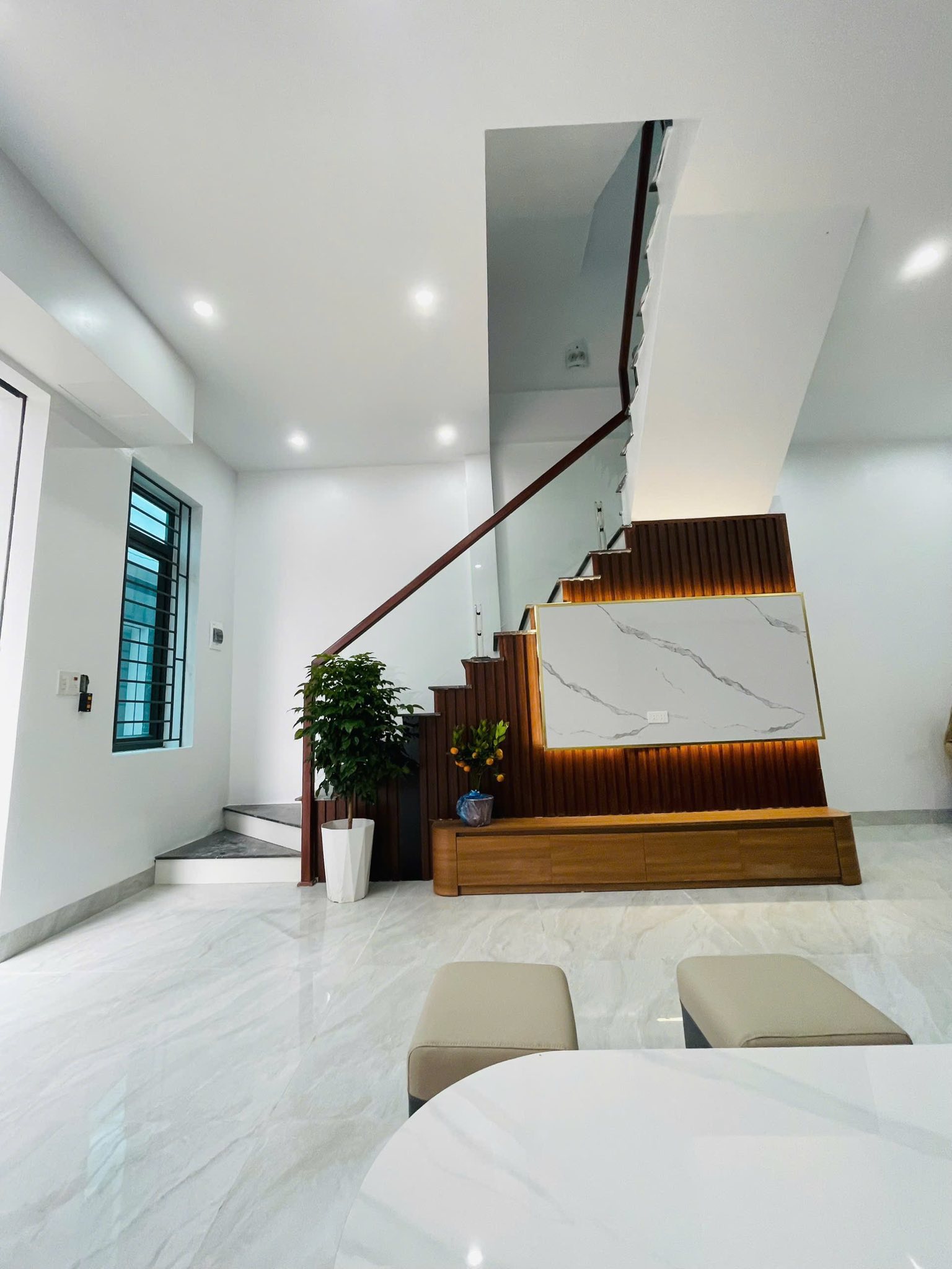 Bán căn nhà 3 tầng ngõ phố Phan Chu Trinh, ph Nhị Châu, TP HD, 42m2, mt 5m, 3 ngủ, 3 vs 5