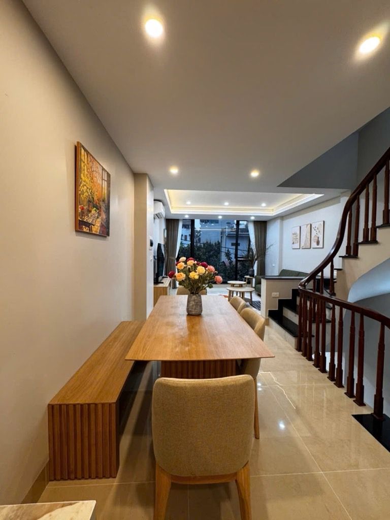 bán nhà lệ mật 70m x 4T ngõ thông, sân vườn, nhà mới nhỉnh 12t còn tl 3