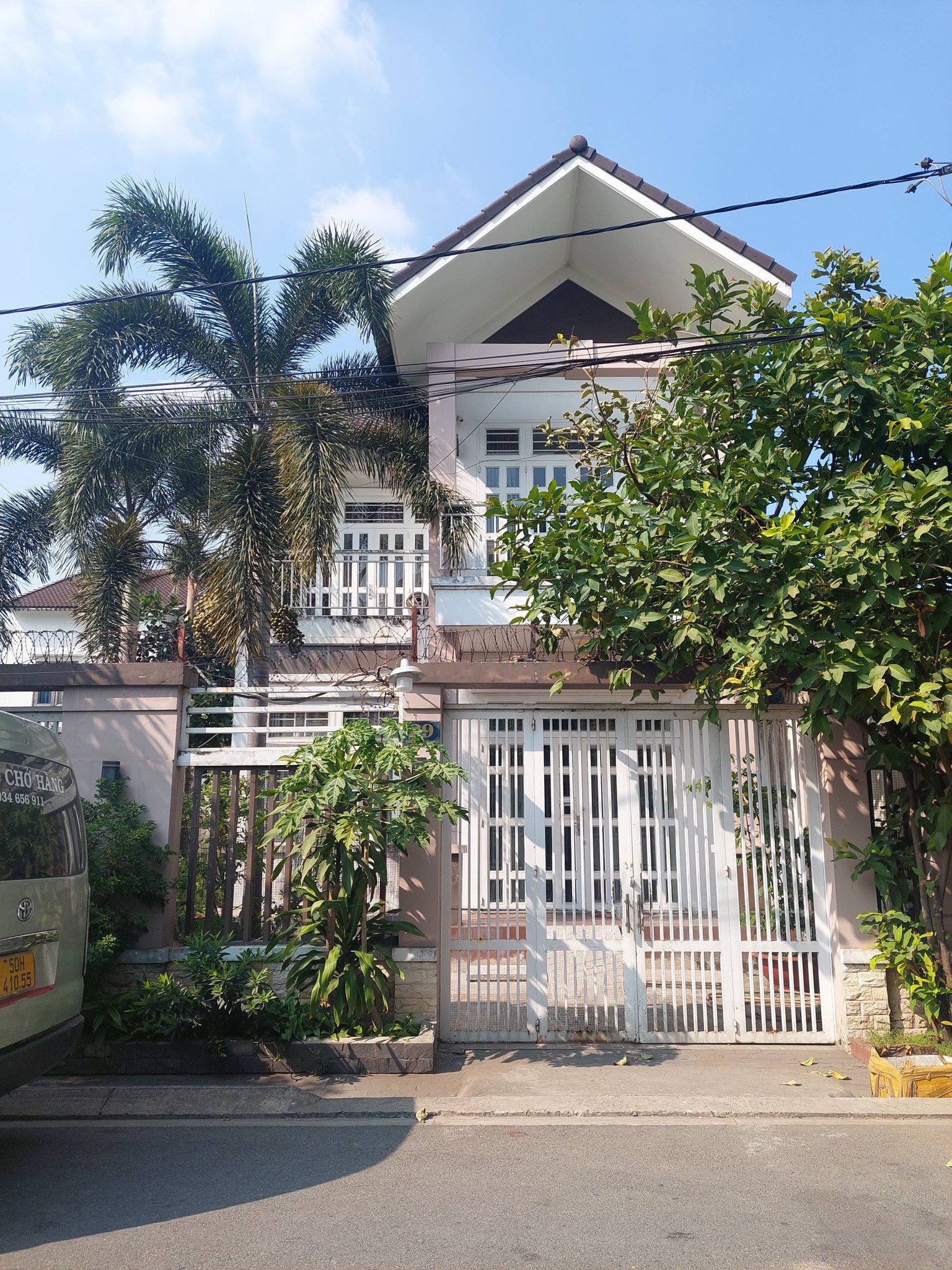 CHO THUÊ BIỆT THỰ KDC HỒNG LONG HIỆP BÌNH THỦ ĐỨC 10M x 20M TRÊT 1 LẦU GIÁ 26TR 3