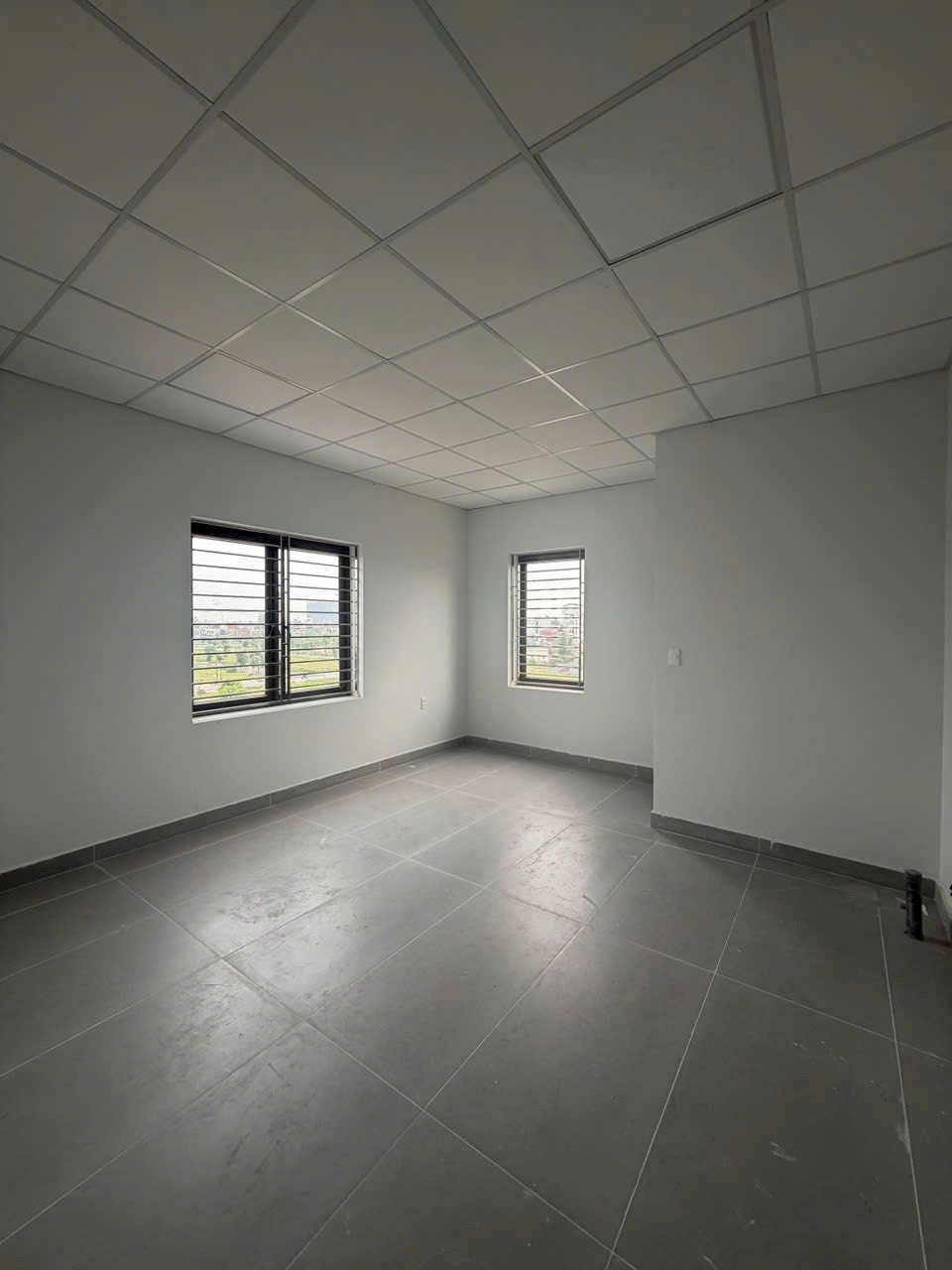 Cho thuê căn nhà mặt đường Lê Thanh Nghị, TP HD, 260m2, mặt tiền 8.5m, thang máy, KD tốt 6