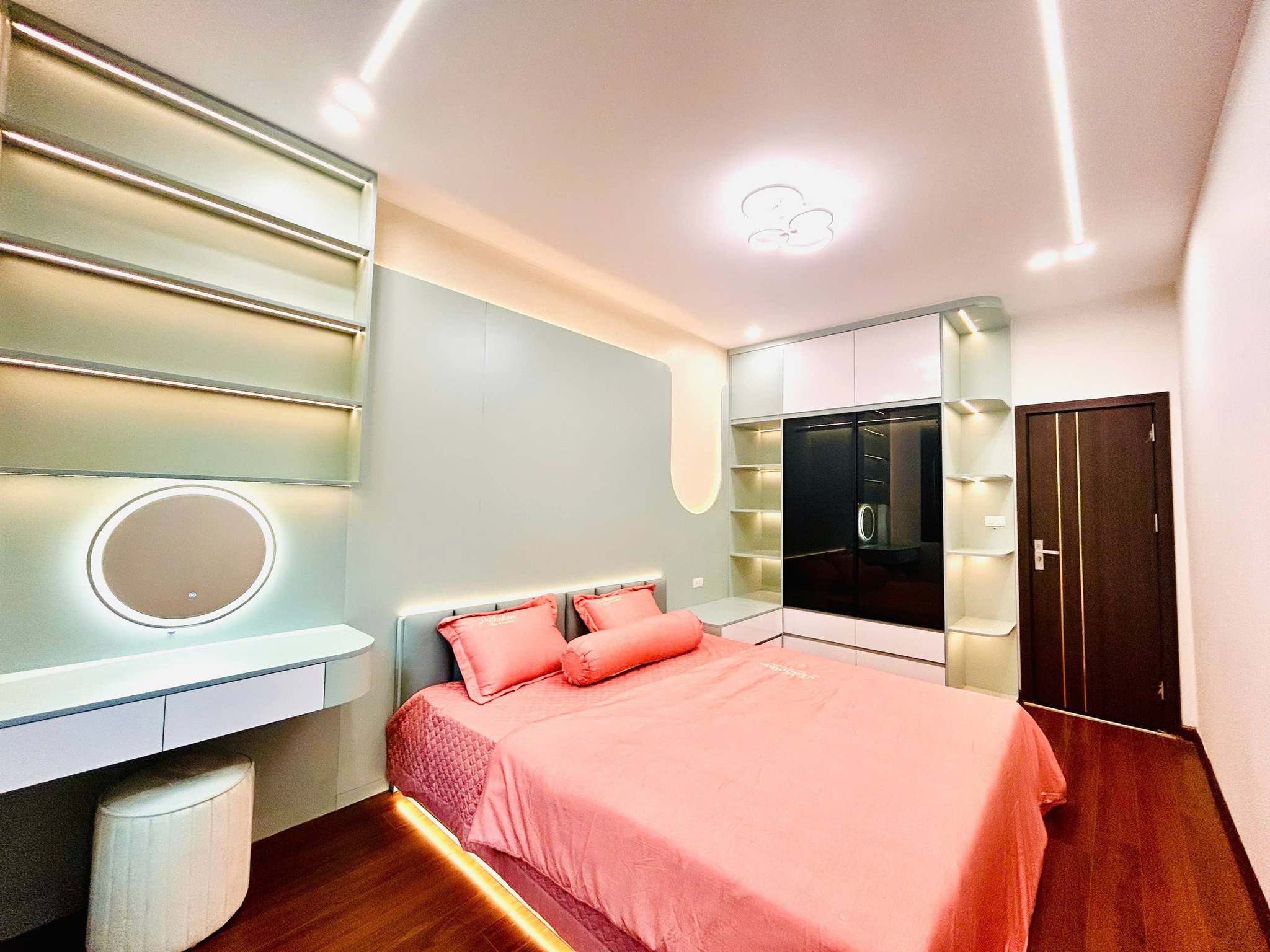 Bán nhà đẹp 33 m2 full nội thất 109 Quan Nhân 5