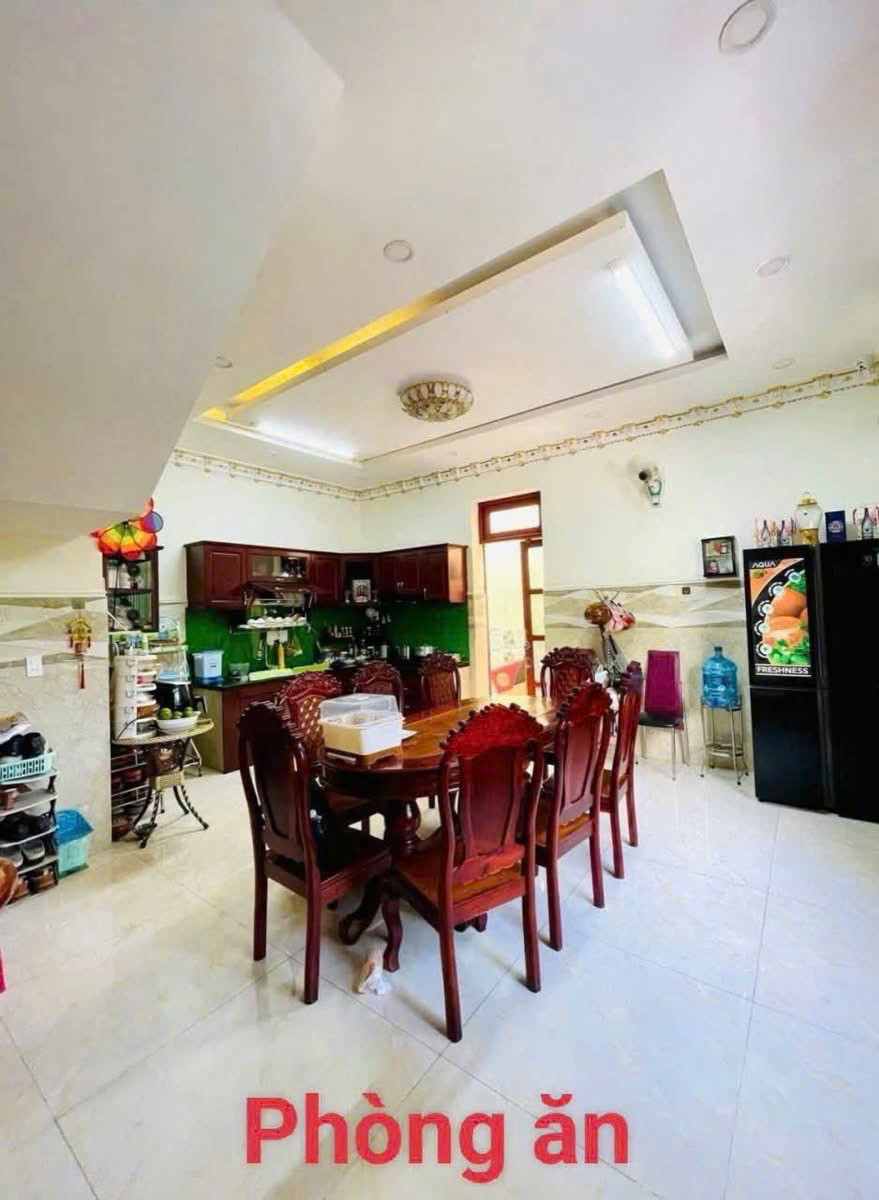 CHO THUÊ BIỆT THỰ SÂN VƯỜN 300M2 KDC HỒNG LONG 4PN GIÁ 40TR 5