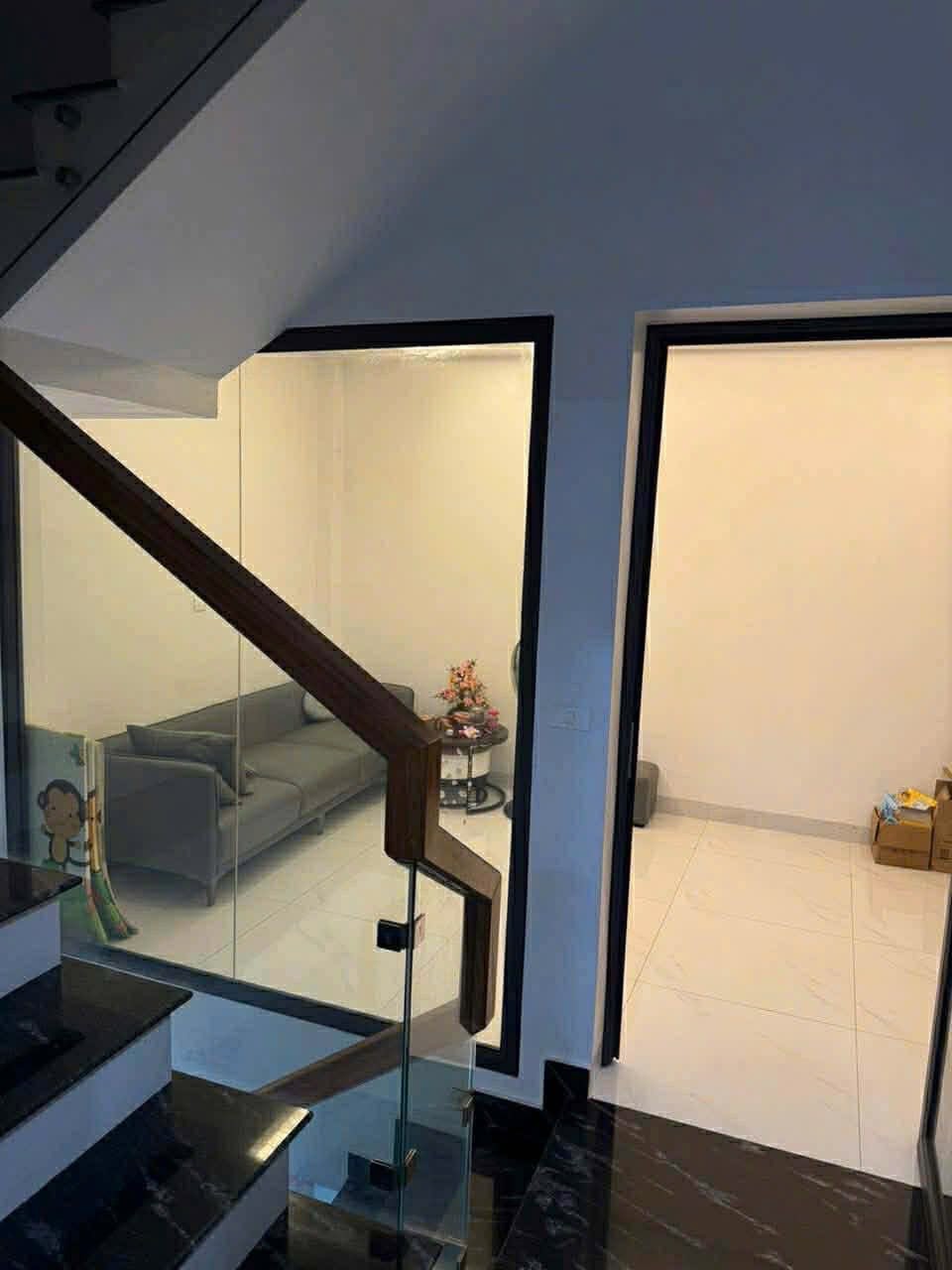 Bán căn nhà 3.5 tầng ngõ phố Phan Chu Trinh, ph Nhị Châu, TP HD, 50m2, mt 5.12m, 3 ngủ 6