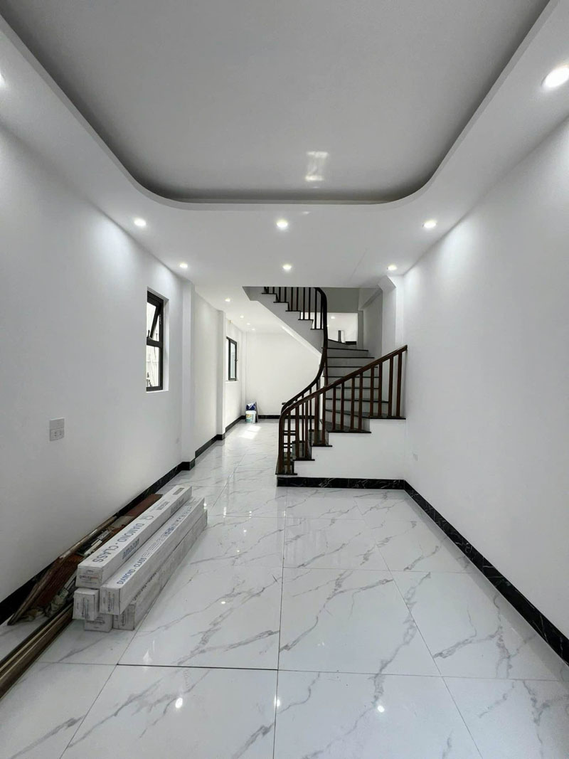 Chính chủ bán căn góc 38,6m2 nhà 5 tầng, 8 phòng ngủ tại ngõ 9 Phố Ô Cách. Dòng tiền 24tr/tháng 3