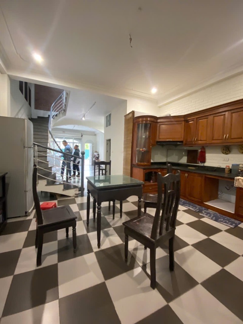 BÁN NHÀ PHÂN LÔ BÁT KHỐI – Ô TÔ CHẠY VÒNG – VỈA HÈ RỘNG 5