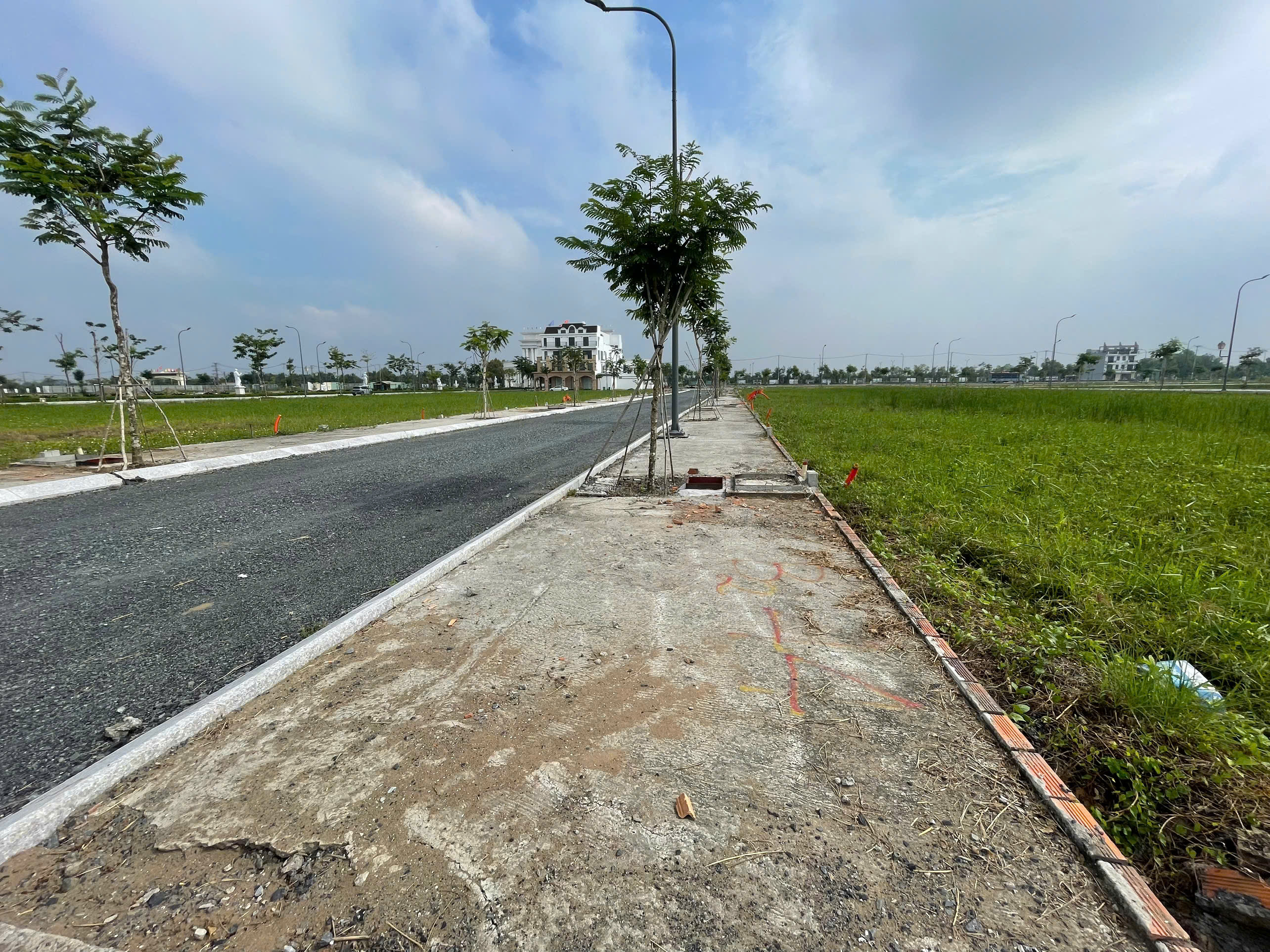 ĐẤT NỀN NGAY TRUNG TÂM HÀNH CHÍNH THỦ THỪA CHỈ HƠN 18TRIỆU/m, SỔ HỒNG RIÊNG TỪNG NỀN 6