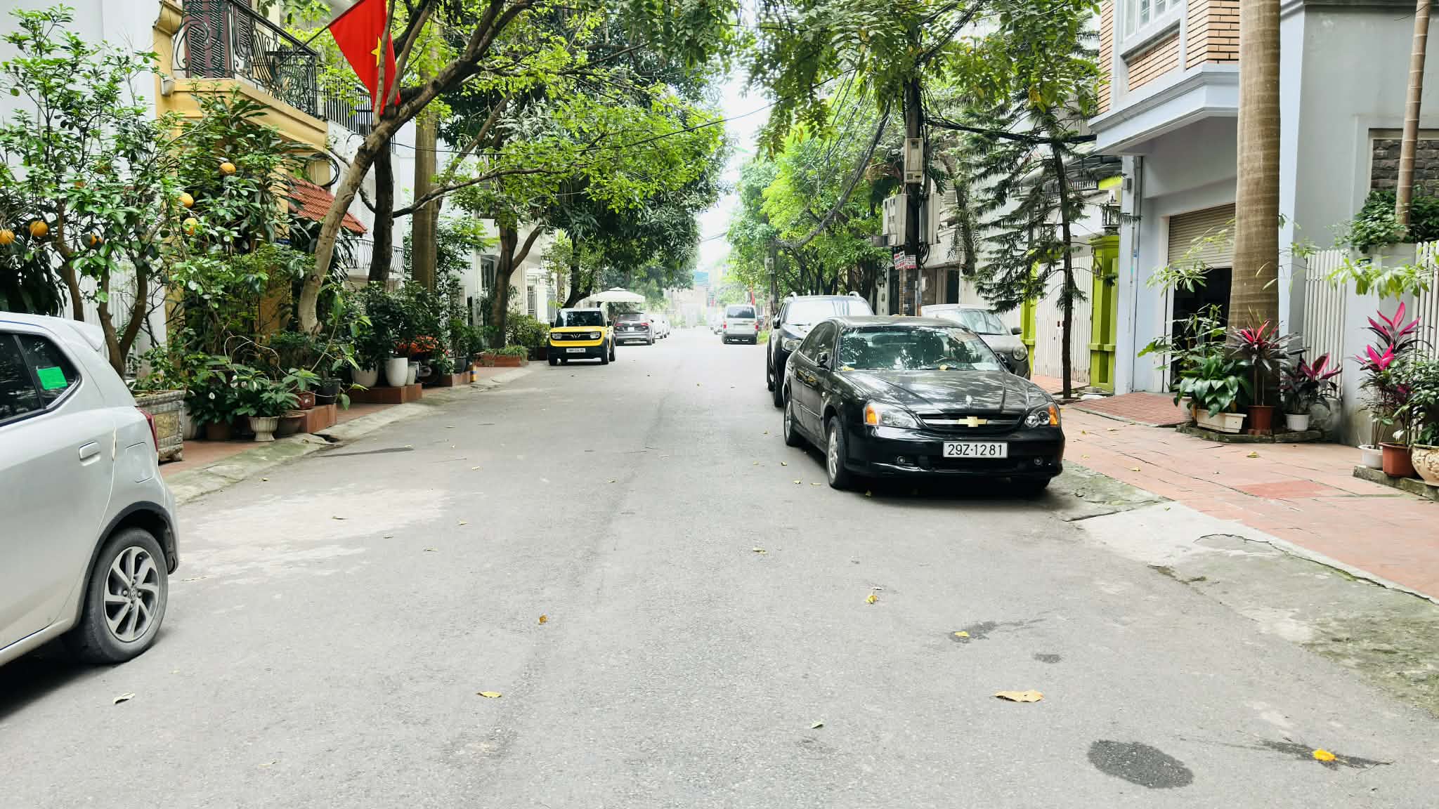 Siêu phẩm lõi Bồ Đề, mặt tiền 10.5m, 2 mặt ôtô tránh, vỉa hè, ôtô dừng đỗ ngày đêm 2