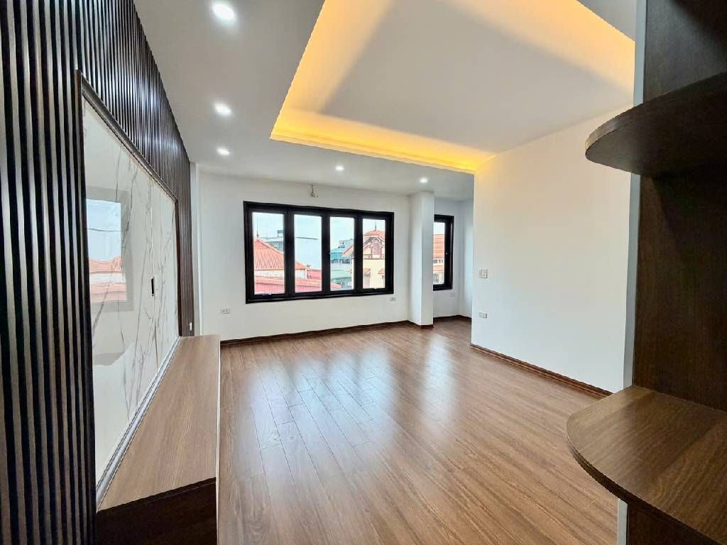 Cần bán Nhà mặt tiền đường Khuyến Lương, Phường Lĩnh Nam, Diện tích 42m², Giá 9.5 Tỷ