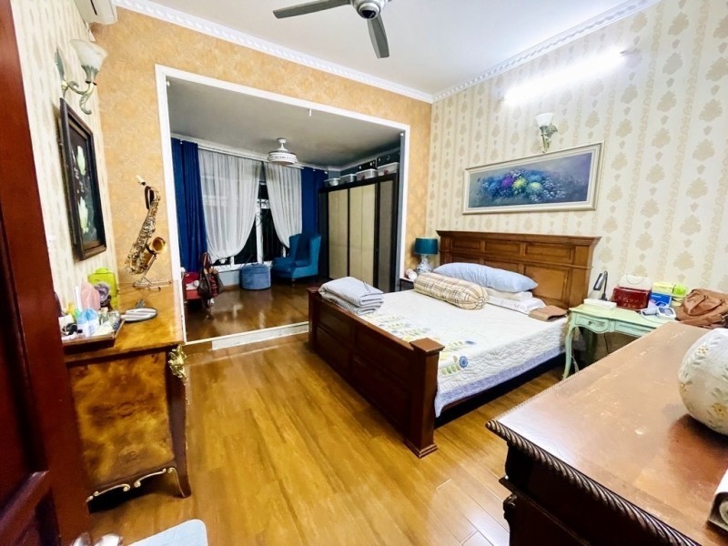 Bán Biệt Thự sân vườn, đường Trương Thanh Hải, Tăng NHơn Phú B, Thủ Đức, TP HCM. DT  210m2, Sổ 3