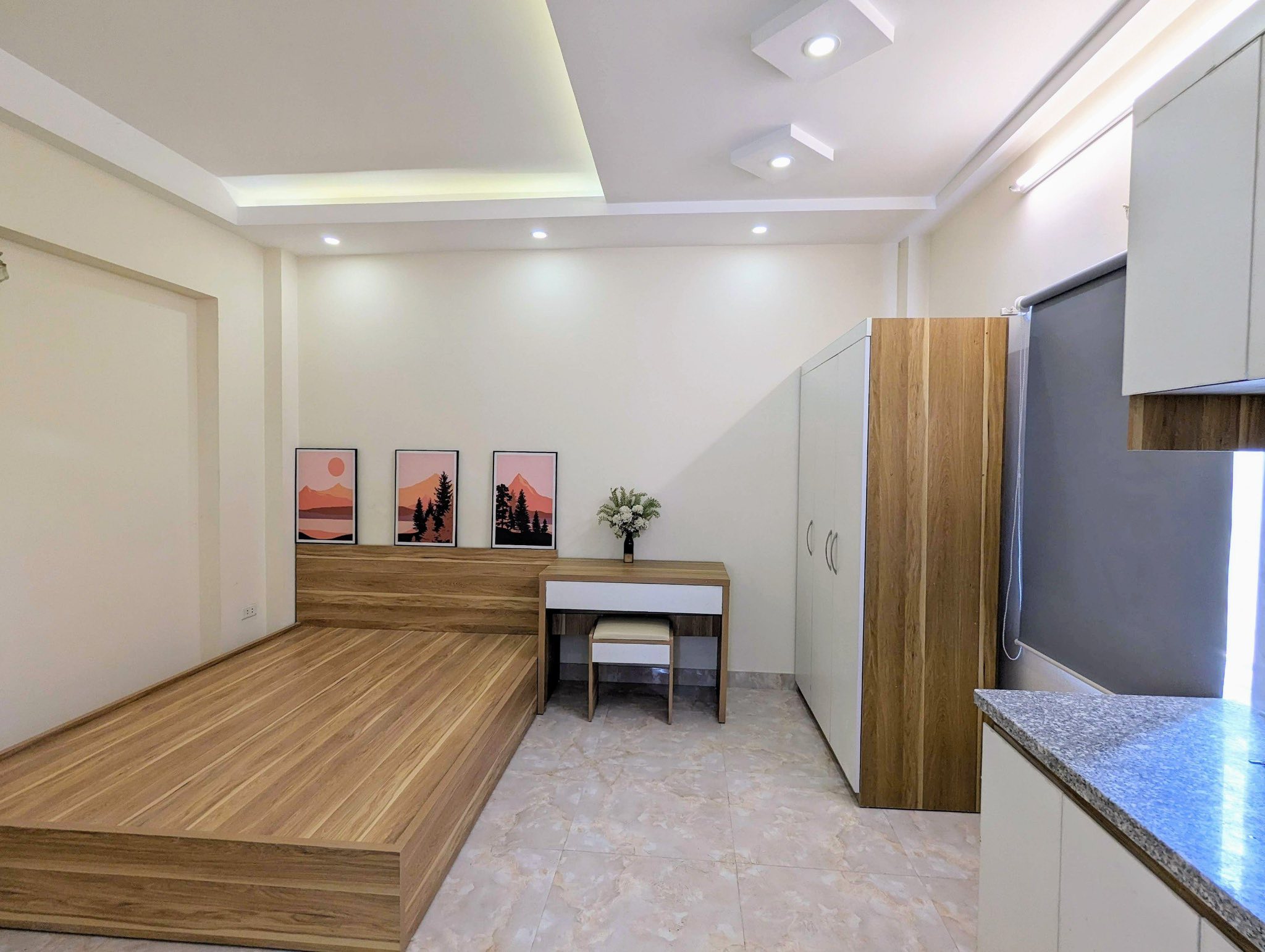 CẦN BÁN NHANH-MẶT NGÕ THÔNG-LÂM DU LONG BIÊN-52M 6T THANG MÁY-LÔ GÓC-ÔTÔ VÀO NHÀ 3