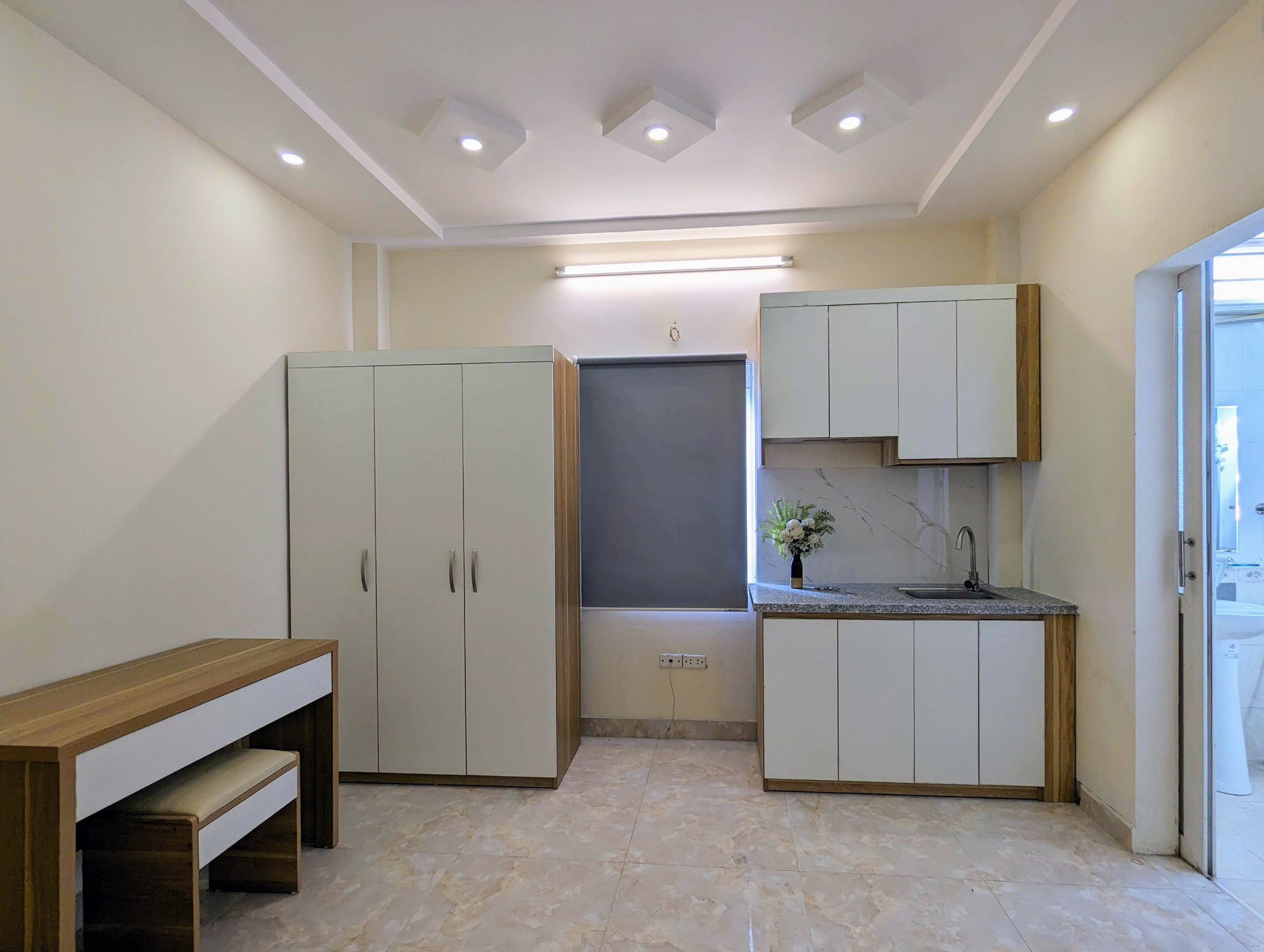 CẦN BÁN NHANH-MẶT NGÕ THÔNG-LÂM DU LONG BIÊN-52M 6T THANG MÁY-LÔ GÓC-ÔTÔ VÀO NHÀ 2