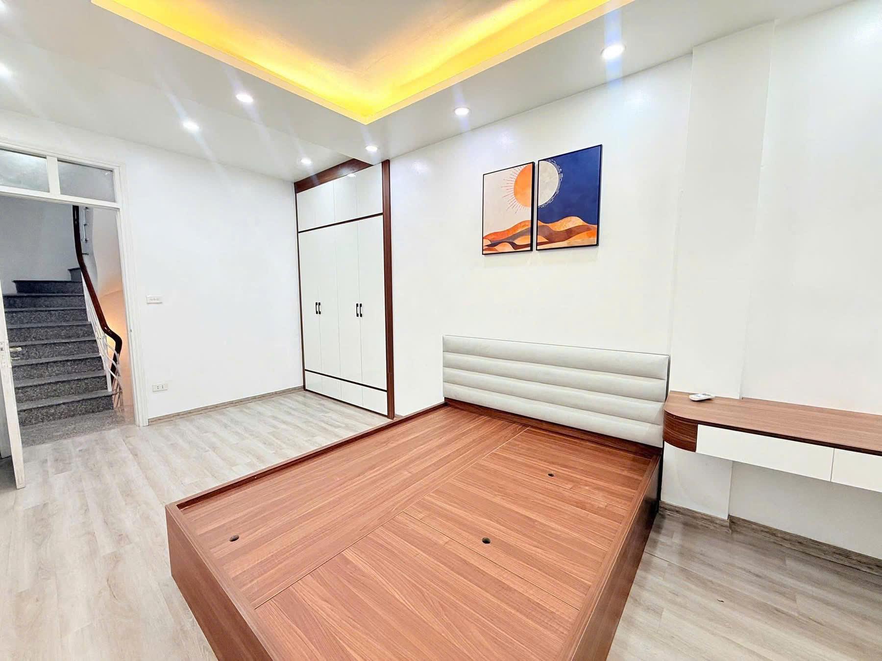 CHỦ CẦN BÁN GẤP, NHÀ PHÚC LỢI,  5 TẦNG 34M - FULL NỘI THẤT - Ở 5,6 TỶ, NGAY 2