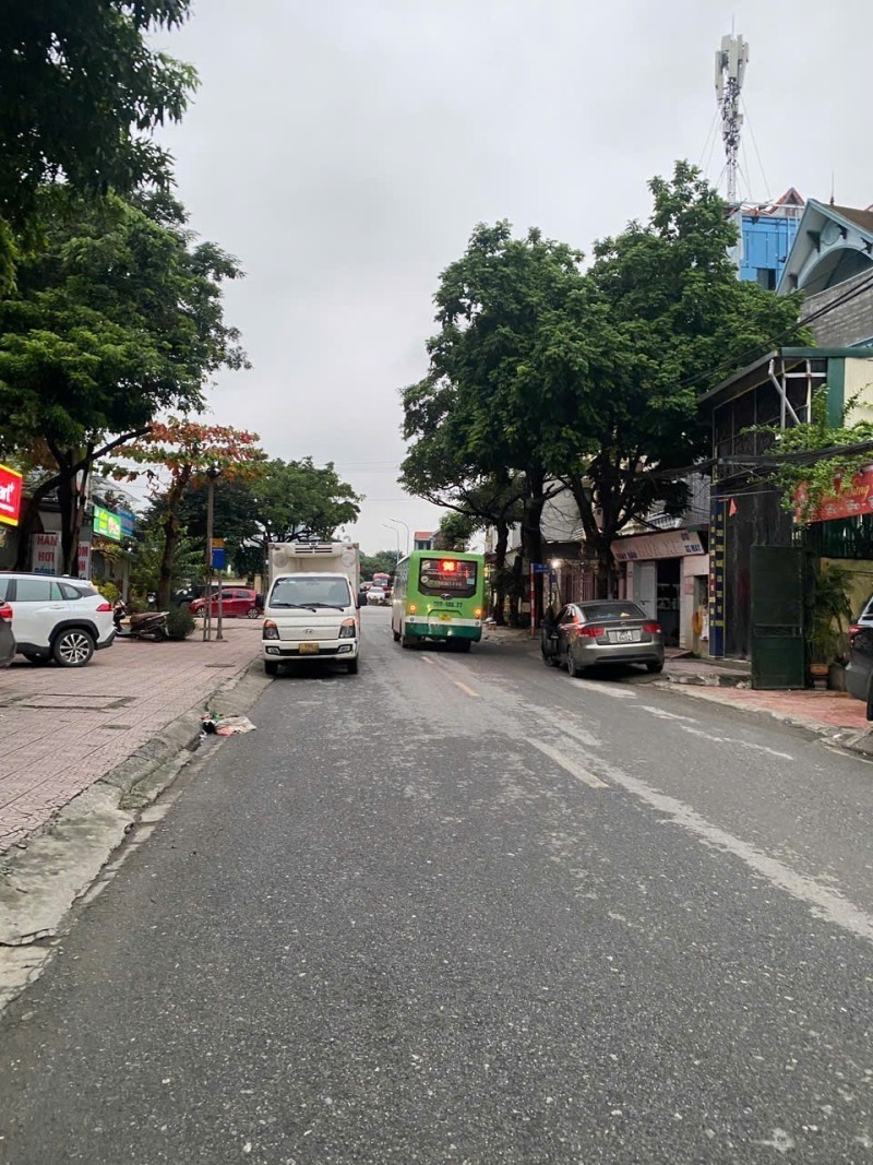 MẶT PHỐ ĐỨC GIANG – VIỆT HƯNG  135.9m² – MT 4.9m  29.5 TỶ