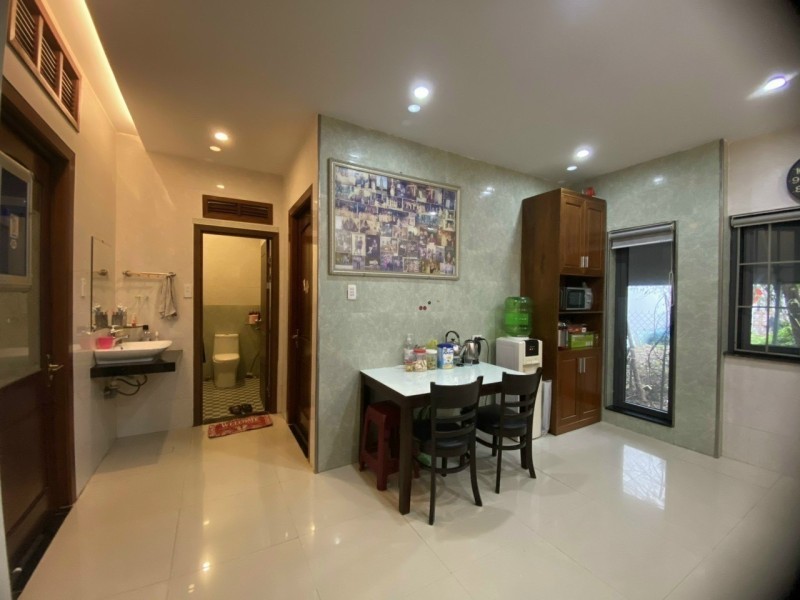 Bán khách sạn Đồng Khởi 200m2 20 phòng giá 14.5 tỷ đối diện bến xe Đà Nẵng 2