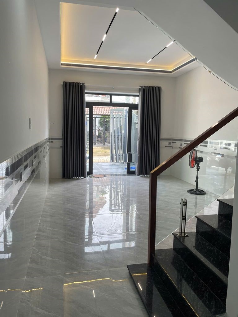 NHÀ MỚI XÂY HẺM 718 QUỐC LỘ 13 TRỆT 1 LẦU 2PN, 2WC GIÁ 12TR 4