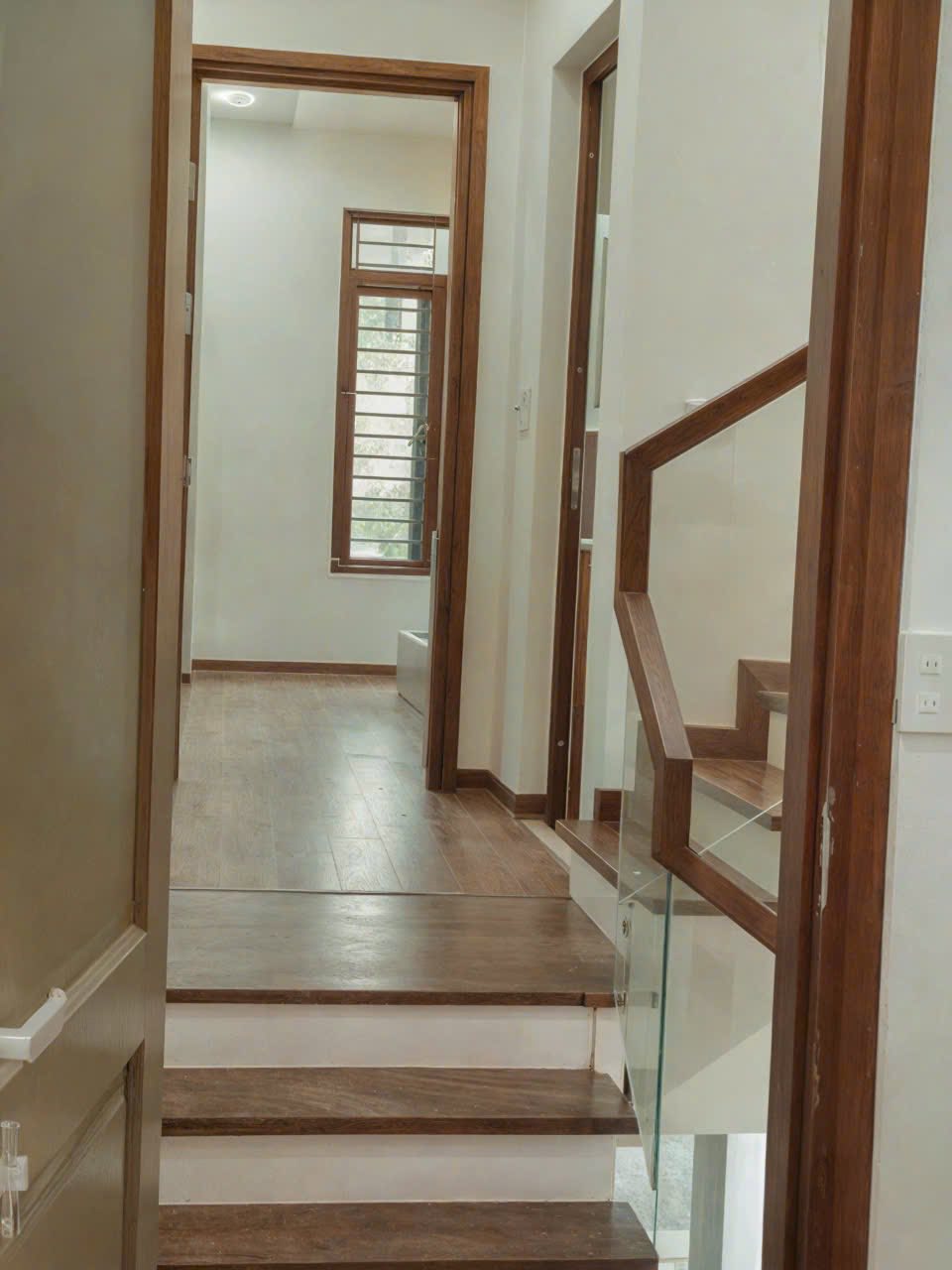 Bán căn nhà 3 tầng ngõ 166 Vũ Hựu, ph Thanh Bình, TP HD, 43.7m2, 3 ngủ, 3 vs, chỉ 2.69 tỷ 7