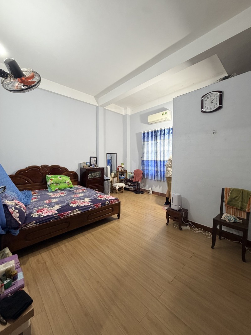 Mặt tiền Hoàng Hoa Thám 111m2 giá 17.5 tỷ, 3 tầng kẹp kiệt sát Lê Duẩn
