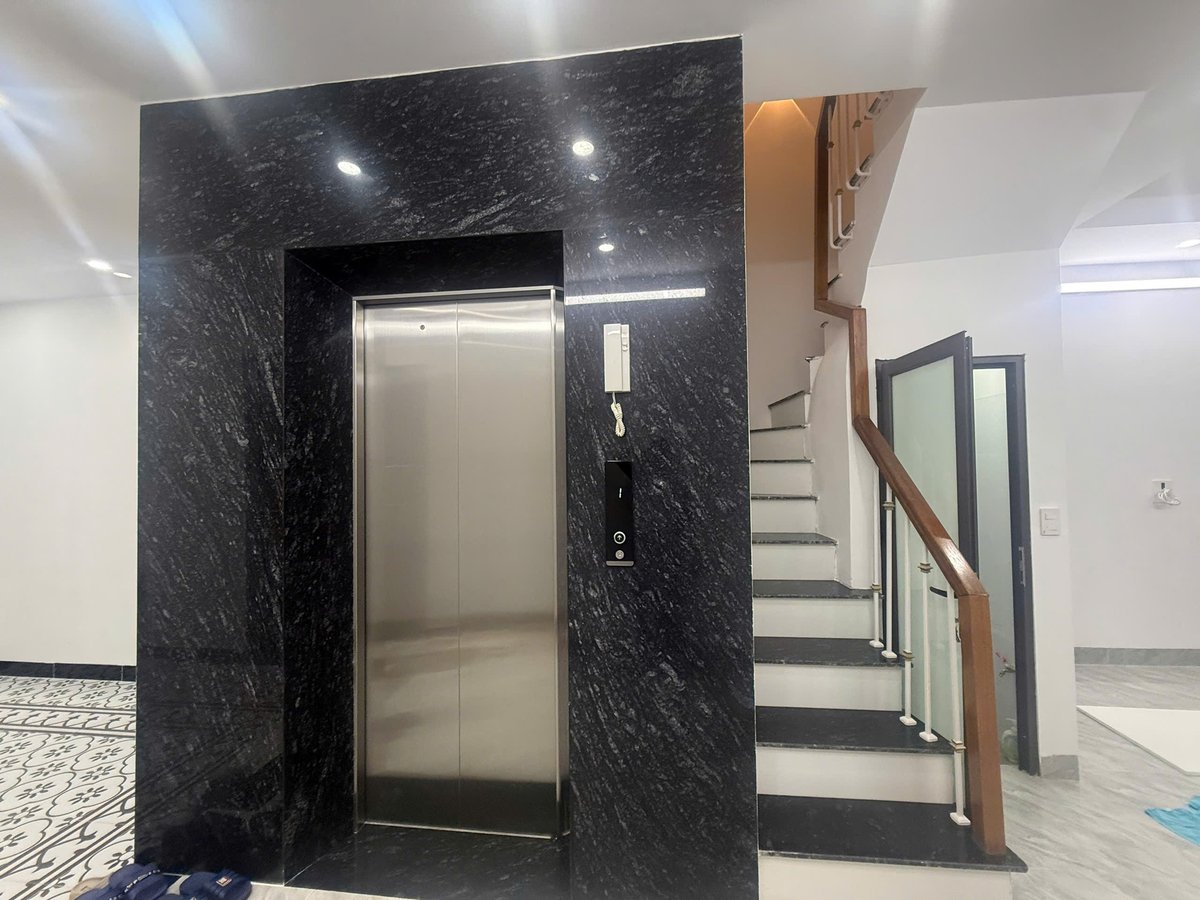 Bán Nhà Ngõ Hòa Bình 48m2.  6 tầng. mặt tiền 4.4m. giá 11.5 tỷ Đống Đa Hà Nội 2