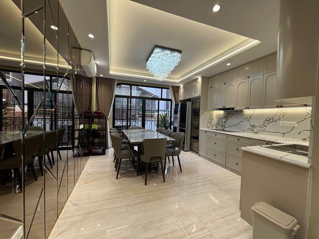 Bán nhà Ngọc Khánh, Ba Đình, dt 100m, ngõ thông, ô tô 7 chỗ vào nhà. Giá 34.6 tỷ 4