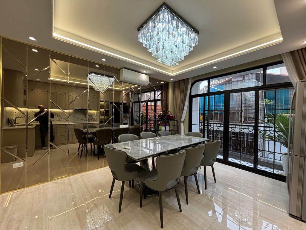 Bán nhà Ngọc Khánh, Ba Đình, dt 100m, ngõ thông, ô tô 7 chỗ vào nhà. Giá 34.6 tỷ 3