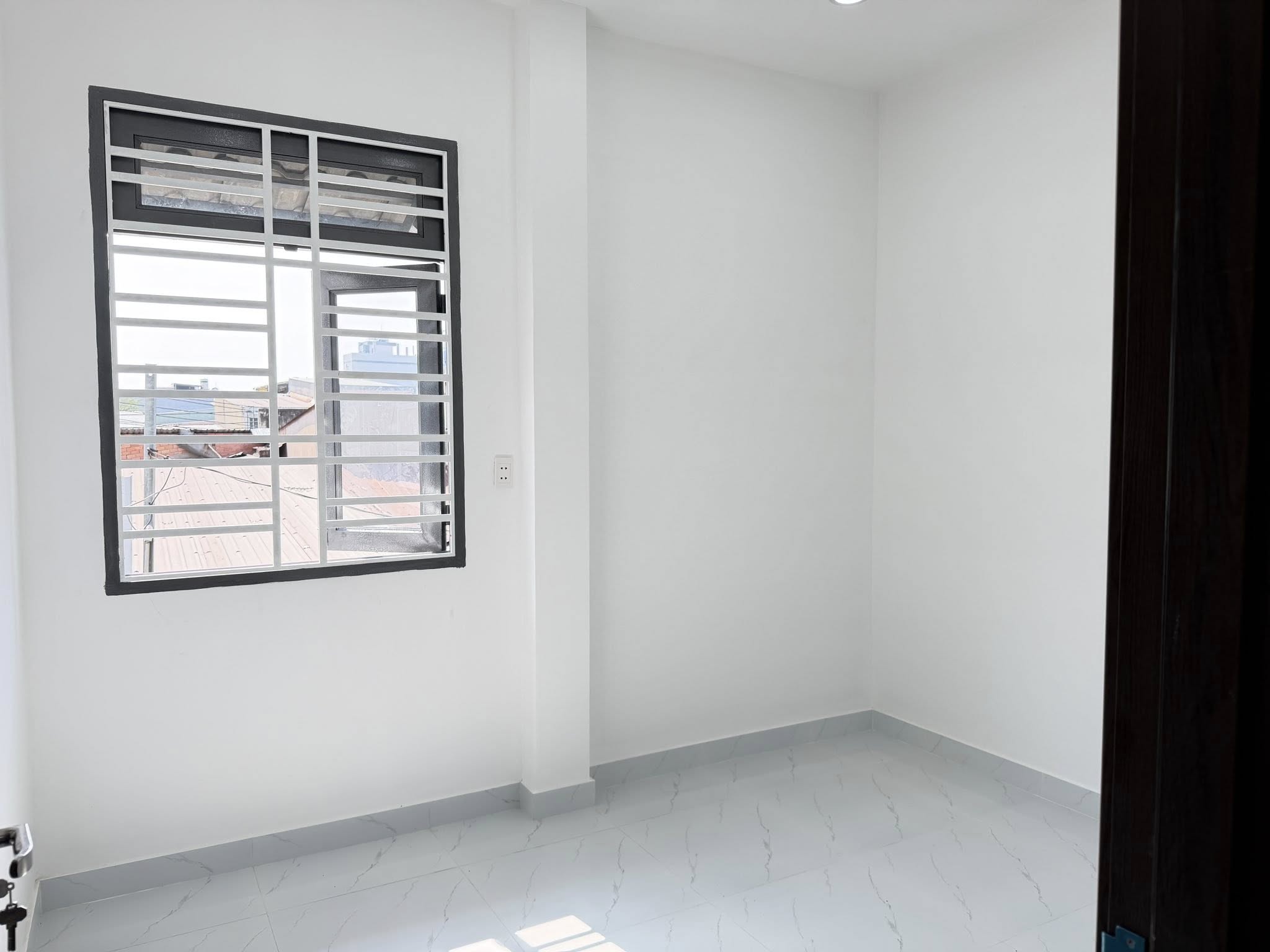 Bán nhà hẻm 8m Liên khu 4-5, Bình Hưng Hòa B góc 2 mt , 1 lầu ,3 pn ,3wc giá 5,6 tỷ